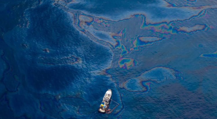 Tecnología para limpiar petróleo en el mar, es desarrollada por científicos de la UNAM