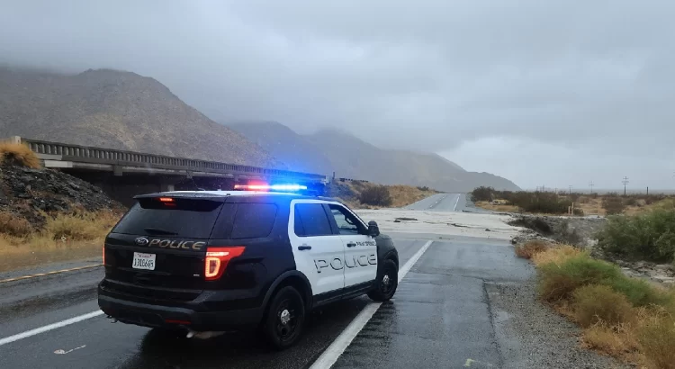 Bomberos de Phoenix envían especialistas en rescate acuático ante amenaza de inundaciones por tormenta Hilary