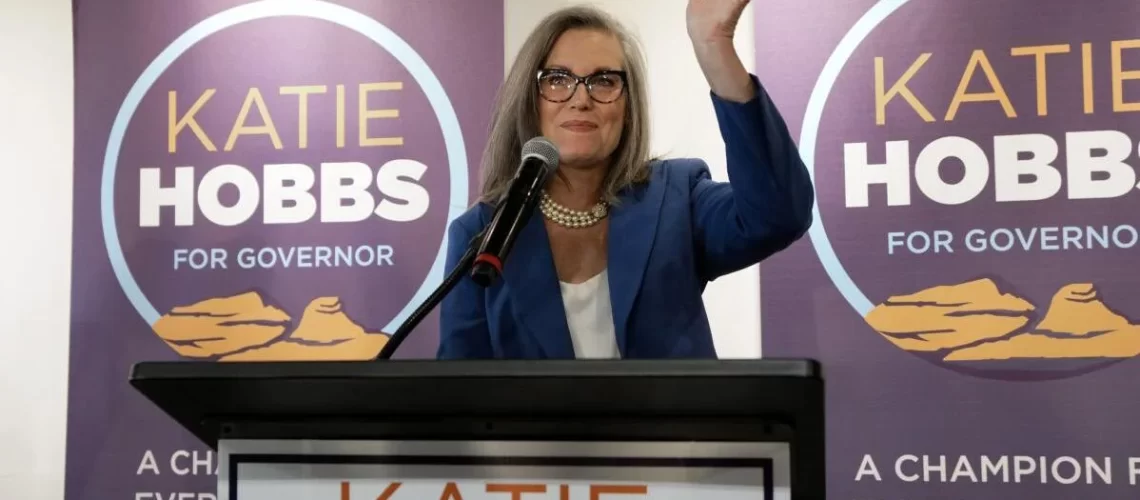 Gobernadora Katie Hobbs retira nominaciones a directores de agencias estatales en medio de disputa partidista