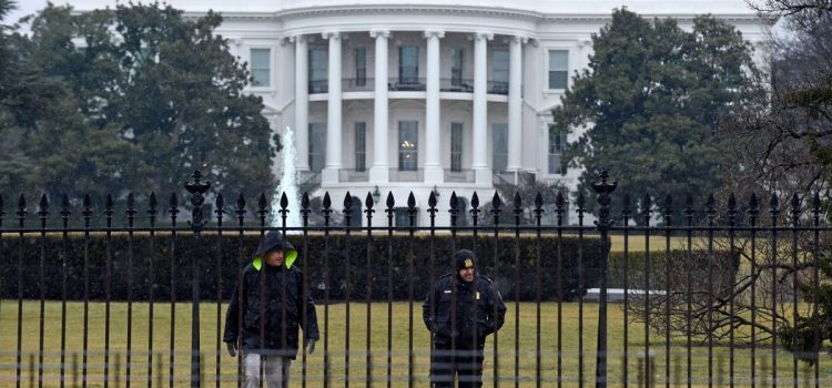 La Casa Blanca se prepara para un posible cierre federal debido a disputa en el Congreso