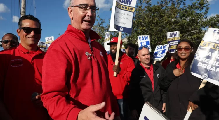 El UAW amplía huelgas en Ford a planta clave en Kentucky