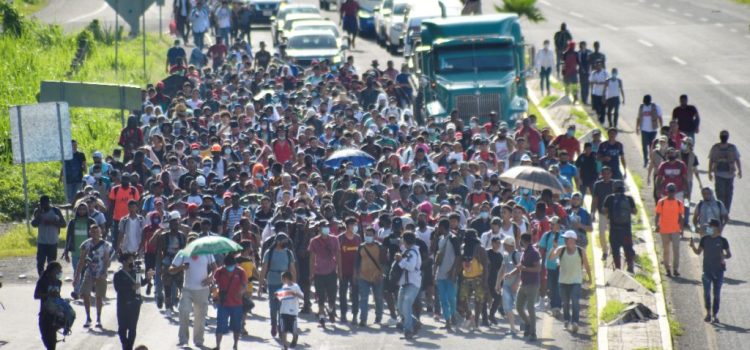 Más de 6,000 migrantes salen de Chiapas en la mayor caravana del año hacia Estados Unidos