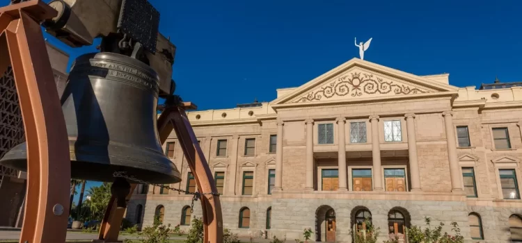 Tribunal de apelaciones abre la puerta a desafío legal contra ley antiaborto de Arizona