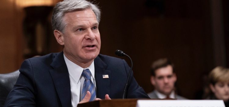 Director del FBI advierte sobre la urgencia de renovar la Ley FISA