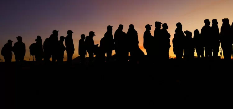 Texas intensifica traslados de migrantes hacia ciudades demócratas