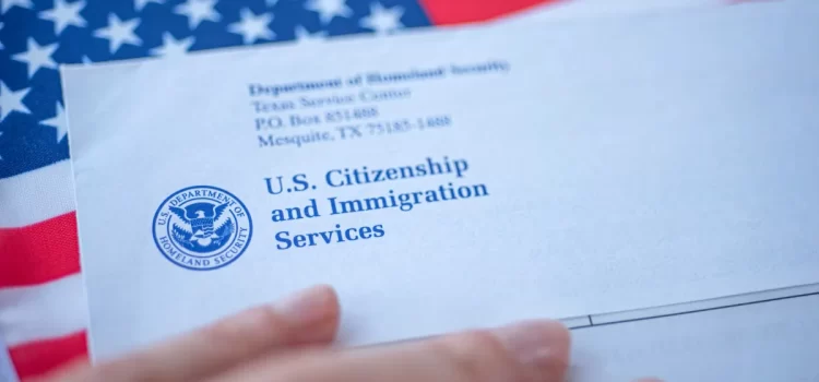 USCIS ajusta tarifas de procesamiento premium para trámites migratorios