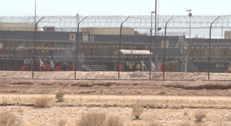 Calor extremo afecta la seguridad en prisiones de Arizona