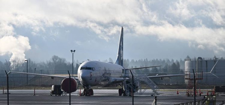 Reguladores federales aprueban vuelos de Boeing 737 Max 9 tras incidente en vuelo