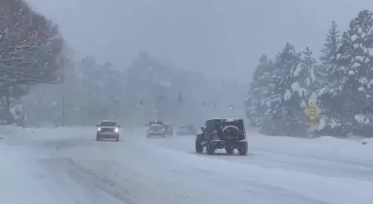 Actualización sobre cierres de autopistas y recomendaciones para conducir durante tormentas invernales