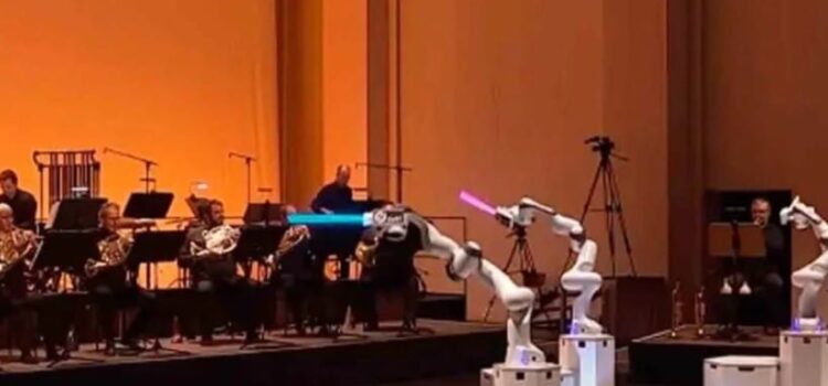 Robot con tres brazos dirige orquesta alemana