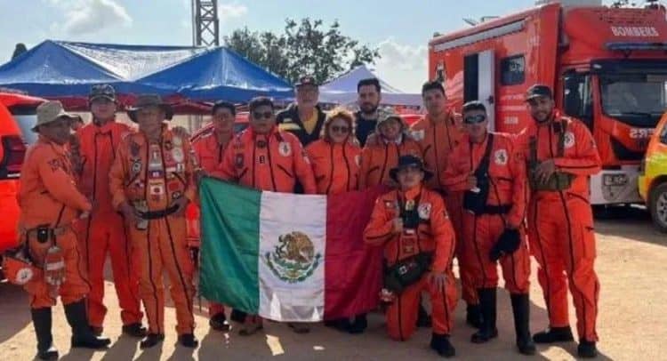 Brigada Topos Azteca recibe ovación en Valencia por su labor de rescate