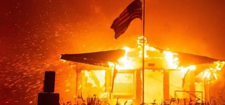 California reporta al menos 2 muertos por incendios