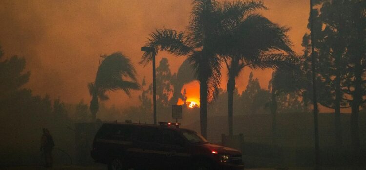 Ascienden a cinco los muertos por los incendios en Los Ángeles