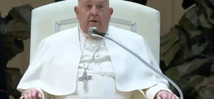 El papa Francisco es hospitalizado en Roma por una bronquitis El papa Francisco es hospitalizado en Roma por una bronquitis