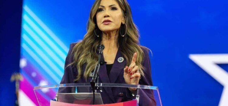 Trump envía a la secretaría de seguridad interior de EU a El Salvador, Colombia y México