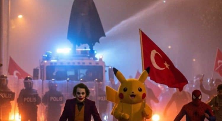 Hasta Batman y Pikachu protestan contra Erdogan