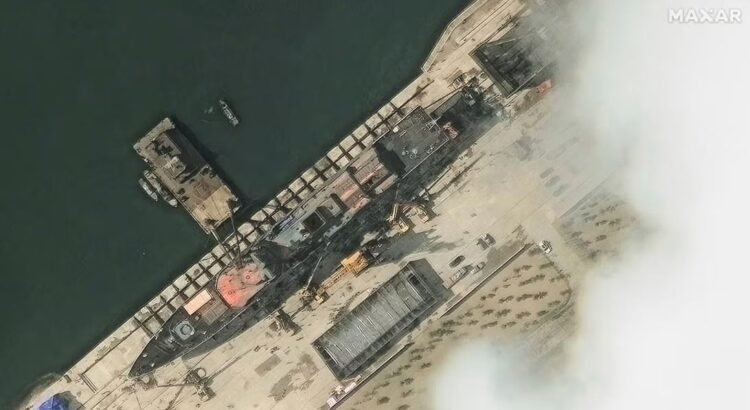 Corea del Norte detiene a 4 funcionarios por el fallido lanzamiento de un destructor naval