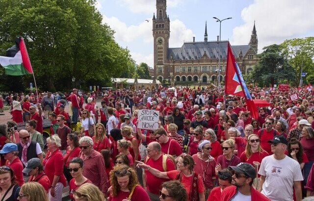 Miles de personas protestan en Holanda para exigir que su gobierno tome acciones contra Israel