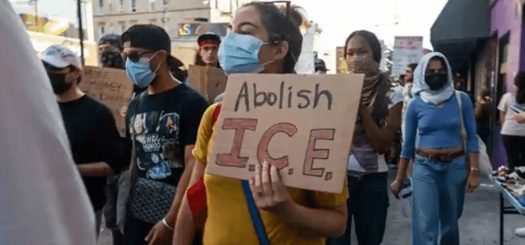 Ordena Jueza federal al ICE detener redadas migratorias en California