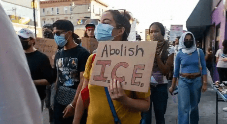 Ordena Jueza federal al ICE detener redadas migratorias en California