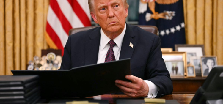 Guerra comercial y falta de acuerdos de paz, balance de los primeros seis meses del regreso de Trump