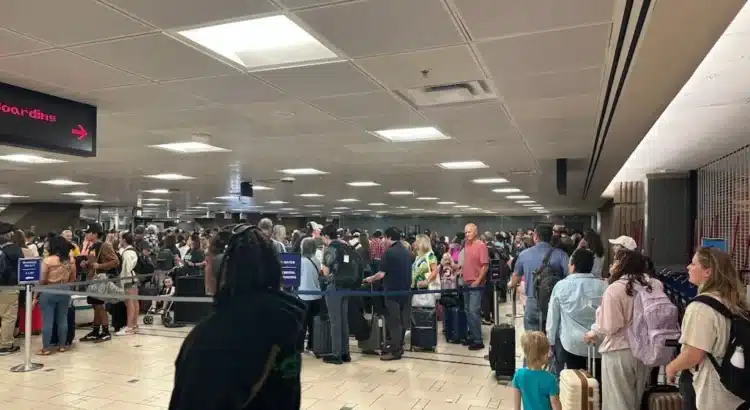 Los pasajeros del Phoenix Sky Harbor se encontraron sin aire acondicionado antes del calor récord
