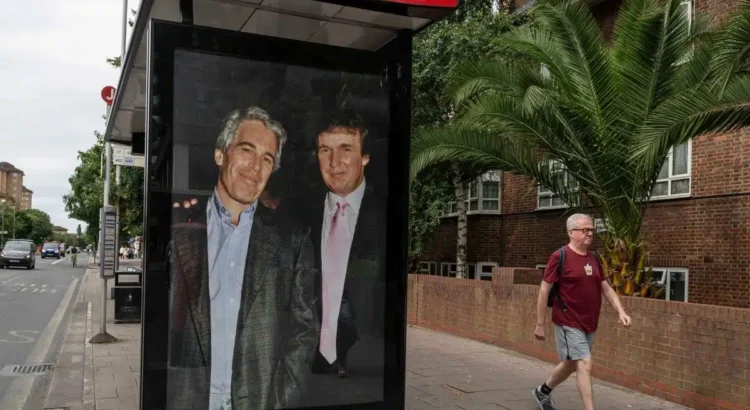 Amenaza Trump con demandar al WSJ por nota sobre una carta a Epstein