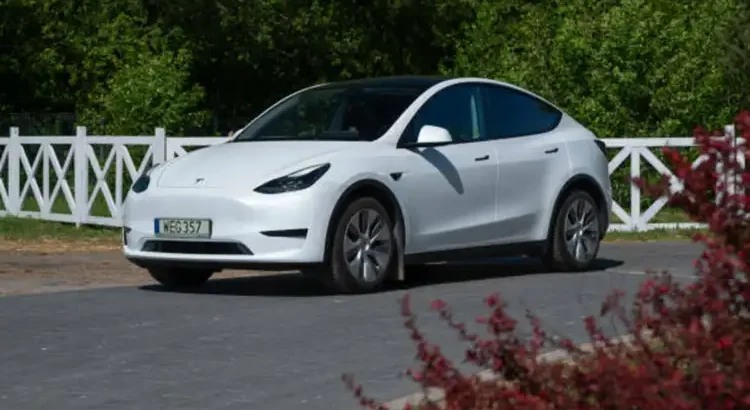 Tesla solicita probar robotaxis en Phoenix, Arizona, según informe