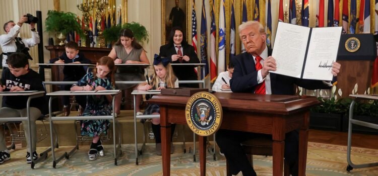Corte Suprema permite a Trump reanudar el desmantelamiento del Departamento de Educación
