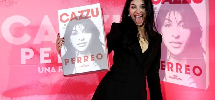 Cazzu presenta en México libro que revoluciona con “feminismo” la música y el perreo