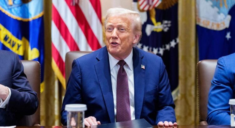 Trump plantea enviar cheques de “rembolso arancelario” a ciudadanos de Estados Unidos