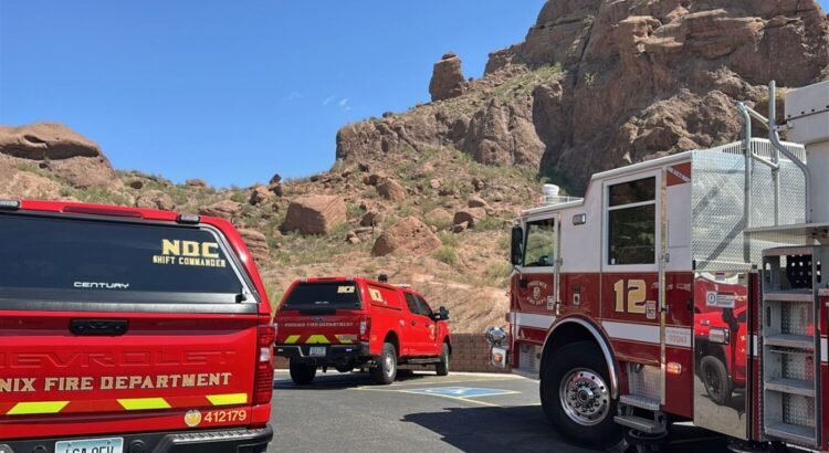 Rescatan a un hombre de 70 años de la montaña Camelback