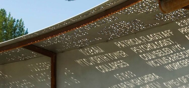 Phoenix honra a las víctimas del 11 de septiembre con un memorial de luz