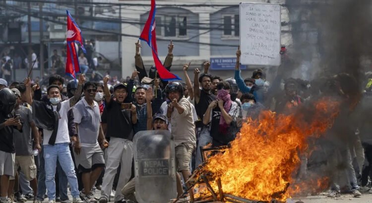 El nuevo Gobierno interino de Nepal eleva a 72 los muertos durante las protestas juveniles El nuevo Gobierno interino de Nepal eleva a 72 los muertos durante las protestas juveniles