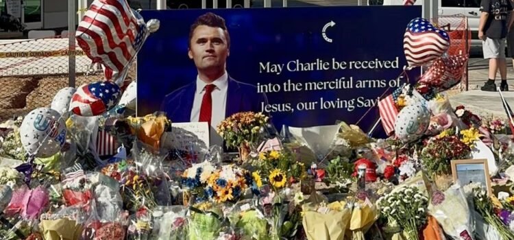 Memorial de Charlie Kirk es vandalizado en Phoenix