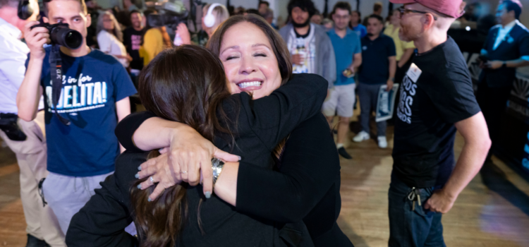 Arizona vota para enviar a su primera latina al Congreso