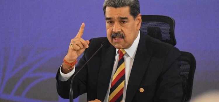 Maduro amenaza con “lucha armada” si agreden a Venezuela