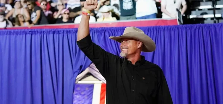 La carrera por la gobernación de Arizona provoca una importante reestructuración política