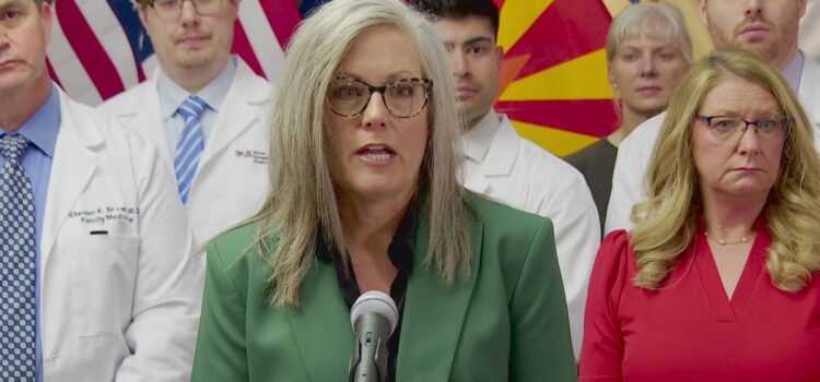 Hobbs suspende los recortes estatales a familias de niños con discapacidad