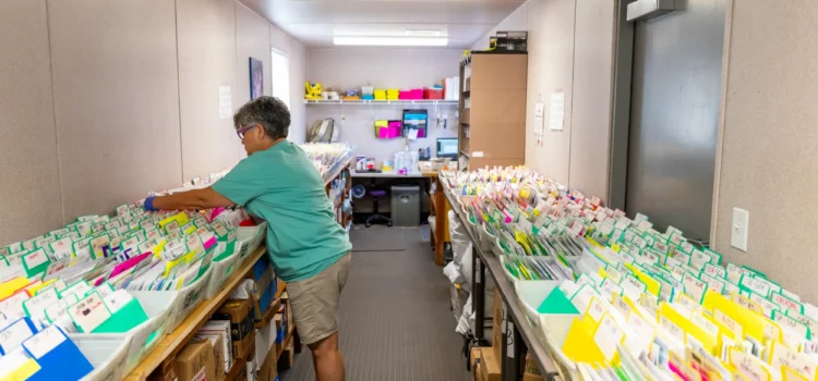 Servicio Postal de EE. UU. recorta la financiación de una sala de correo en Phoenix