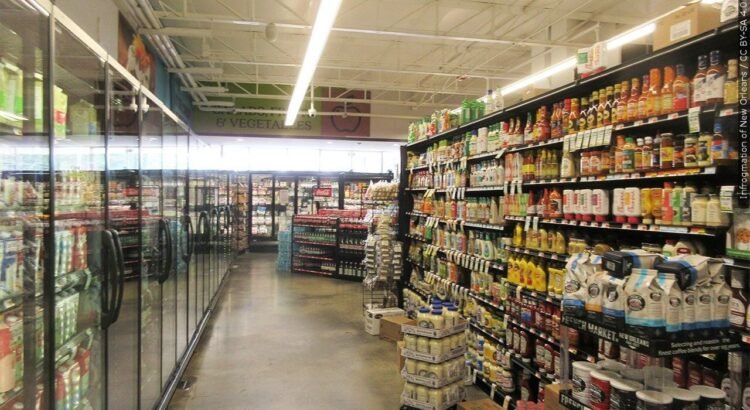 Fiscal general de Arizona, Kris Mayes, habla hoy en Phoenix sobre la demanda de SNAP. Fiscal general de Arizona, Kris Mayes, habla hoy en Phoenix sobre la demanda de SNAP.