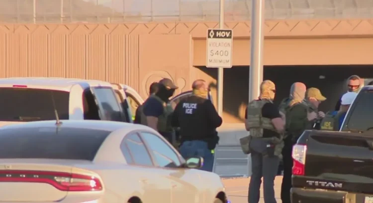 Un incidente con agentes de ICE bloquea el tráfico cerca de la I-17 en Phoenix. Un incidente con agentes de ICE bloquea el tráfico cerca de la I-17 en Phoenix.