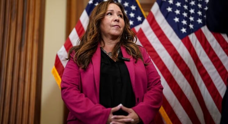 Arizona presenta una demanda para obligar al presidente de la Cámara a confirmar a la demócrata Adelita Grijalva Arizona presenta una demanda para obligar al presidente de la Cámara a confirmar a la demócrata Adelita Grijalva