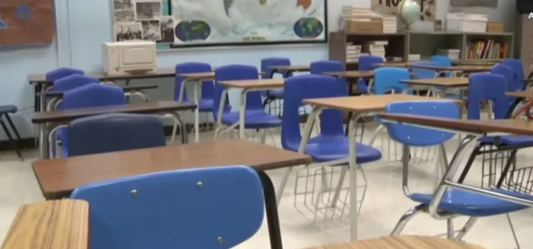 La disminución de la matrícula obliga a las escuelas del área de Phoenix a realizar recortes.