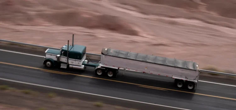 Residentes están preocupados por los camiones que transportan mineral de uranio.