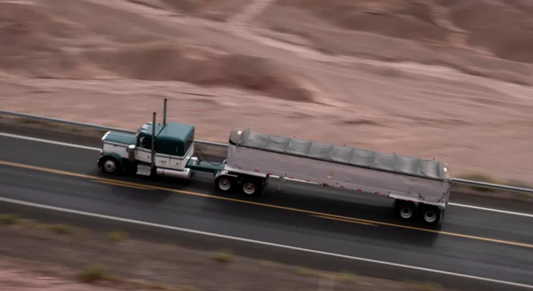 Residentes están preocupados por los camiones que transportan mineral de uranio.