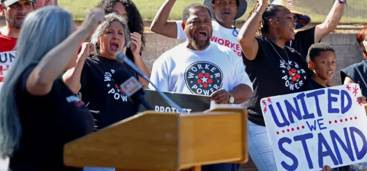 Veteranos de Arizona protestan contra los recortes de personal federal