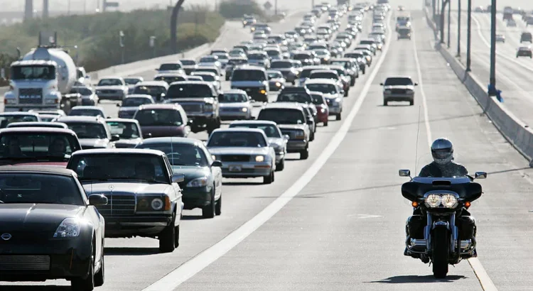 Los conductores de Phoenix pierden más de 70 horas en atascos, según un informe.