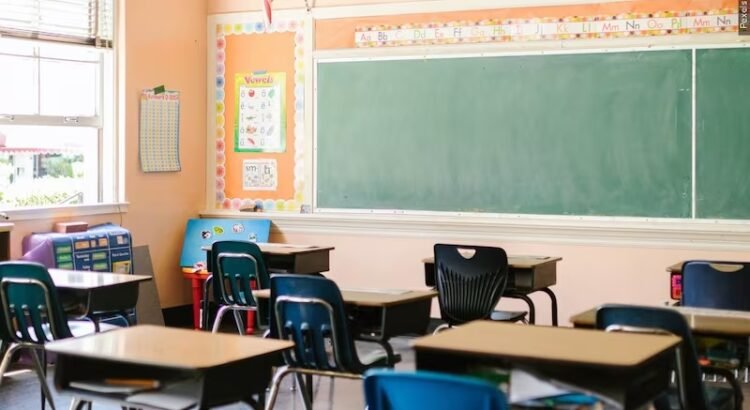 El cierre perjudica a las escuelas de Arizona cuyos presupuestos dependen en su mayoría de fondos federales. El cierre perjudica a las escuelas de Arizona cuyos presupuestos dependen en su mayoría de fondos federales.