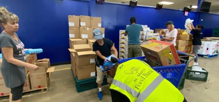 Banco de Alimentos de St. Mary’s distribuye número récord de suministros para el Día de Acción de Gracias
